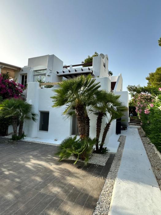 Chalet adosado con piscina y parking en urbanización el Rodat, Jávea