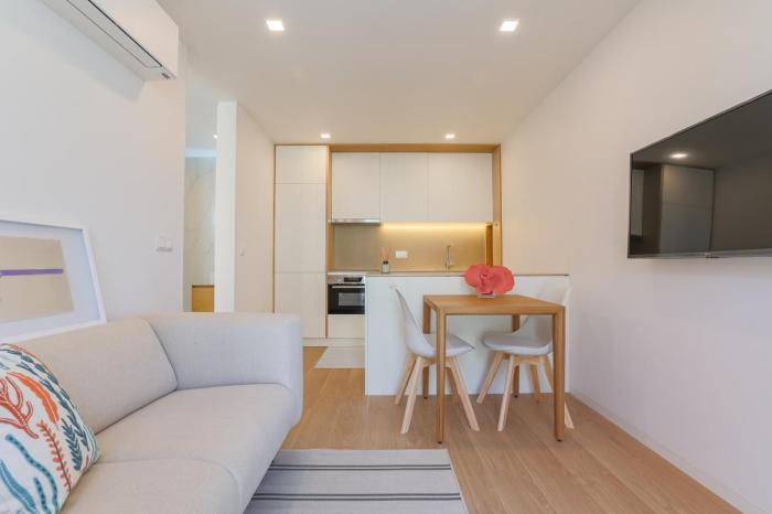 Brand New Modern Apt - 200m to Beach & Center