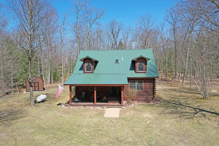 Cozy 3-Bedroom Retreat in Manistee