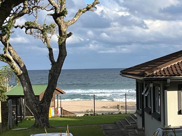 60 metres from the beach is 500 Hove Crescent