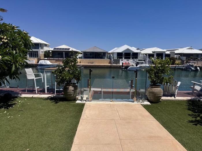 Mandurah Lily Pad canal private Jetty