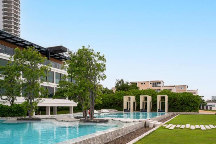 HighFloor Seaview Condo,Pool by the beach,Kitchen,Gym,WIFI