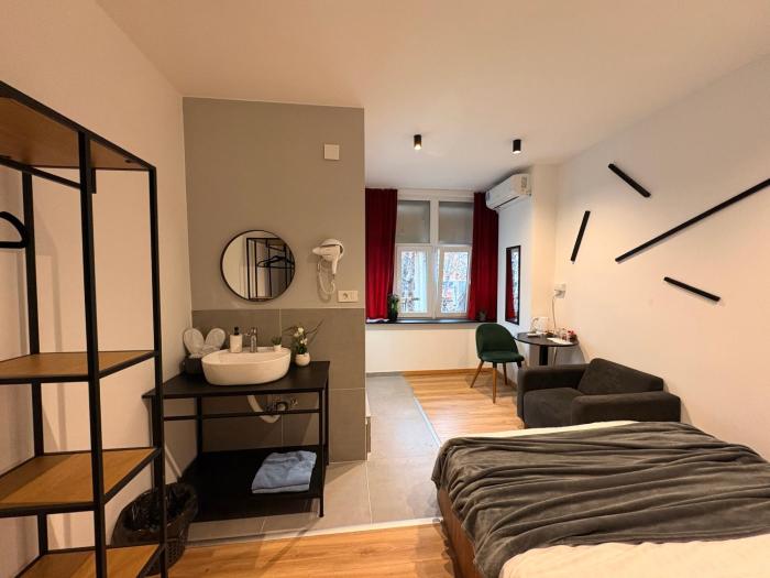 E - Central Room Three