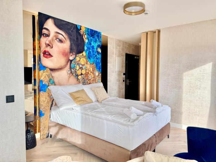 Luxury Modern Apartment near Metro