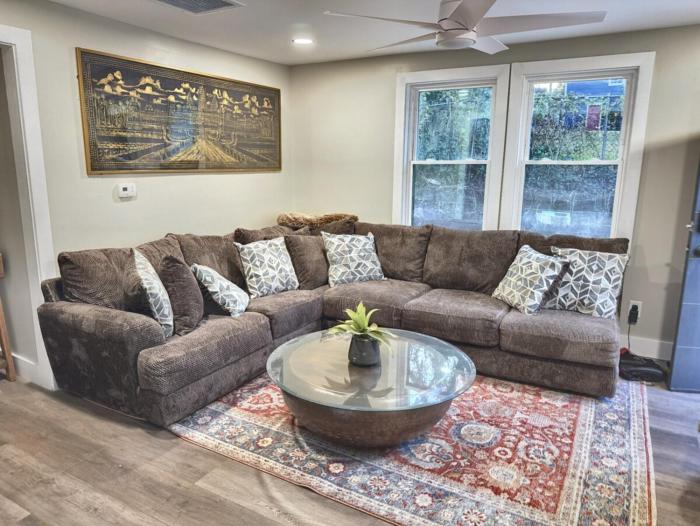 Private Quiet ADU-Guesthouse 10 mins to Airport & Downtown