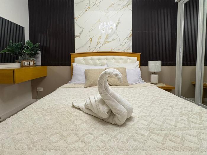 Pool & Balcony Condo Stay - Pampanga