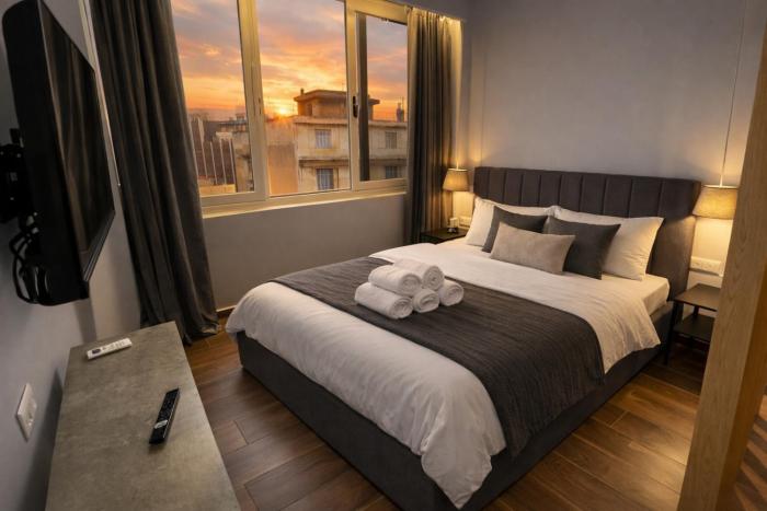 Piraeus Port Luxury Suites No3