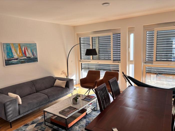 Centrally located overlooking the Old Town & Rhône