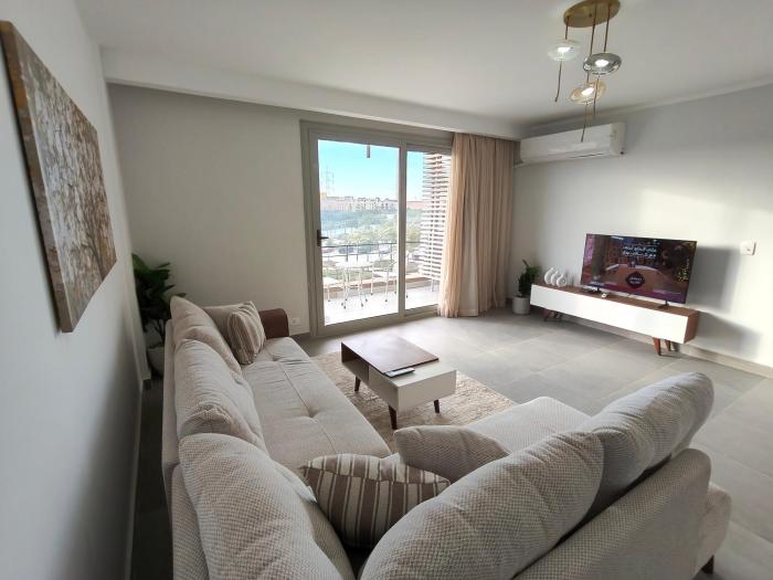 Luxury 1 Bedroom High Furniture In Palm Parks