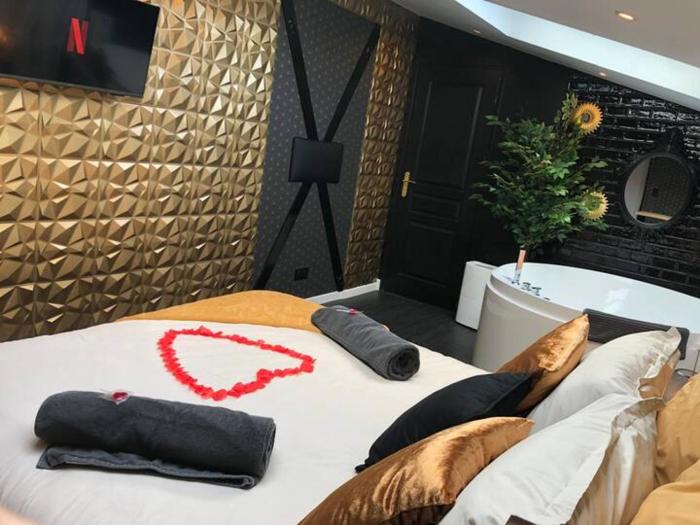 Lets Play - Jeux à 4 - 1 adresse - 1 pièce de jeux - 2 appartements