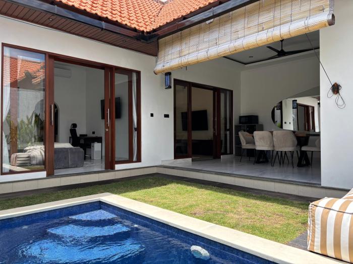 Stylish 1 BR villa with large living area & pool