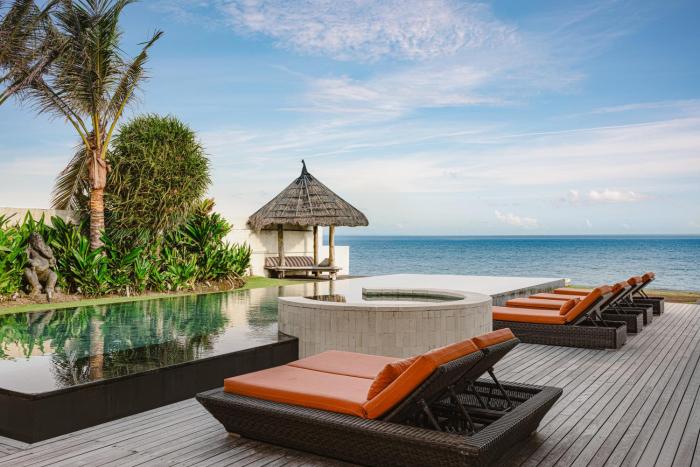 Villa Rosita Oceanfront Villa with Private Chef in Bali