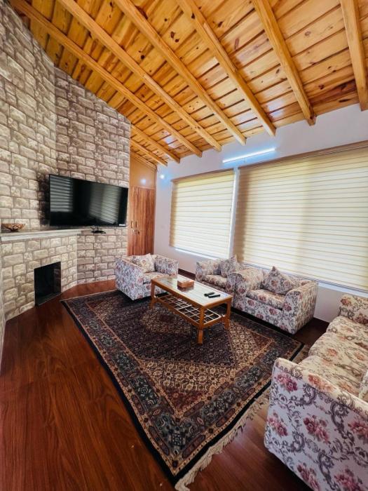 Mukteshwar Villa 5BHK w Scenic Mountain Views