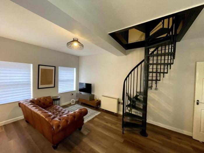 Central Industrial Chic 2-Bedroom Flat