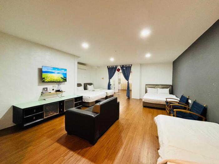 Travelers Majestic Retreat Hotel, Located in the Heart of Melaka, Walk 10 mins to Melakas Attraction Site
