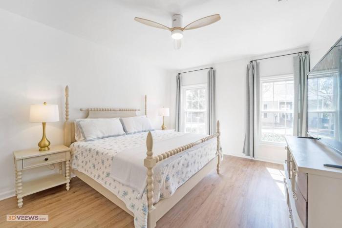 5 Beds 4 Bdrms 3 Bath 2 Kitchens 2 Laundry Rooms