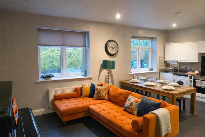 Haywra Apartment LT By Furnished Accommodation - Central Location - Rare FREE PARKING - Family Relocation - Business Stays