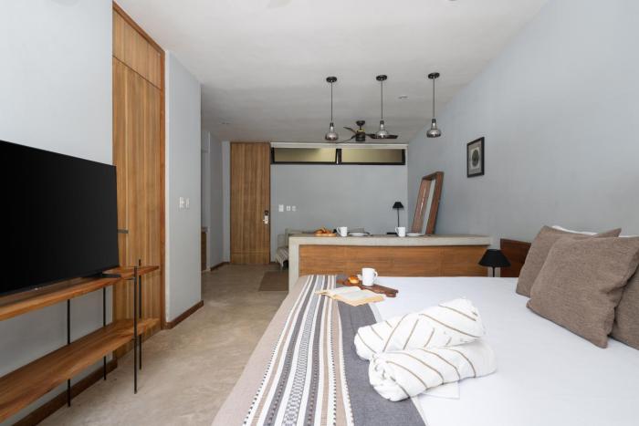 Una Luna by Luwii Stays