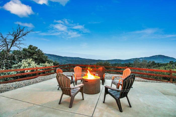 Twilight Villa,Hot Tub,EV Charger,Yosemite and Bass lake