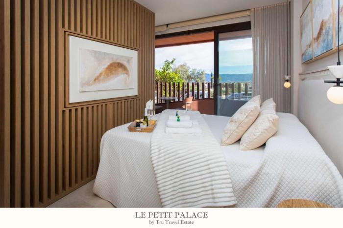 Luxury UCAM Studio, Desk and High Speed WiFi