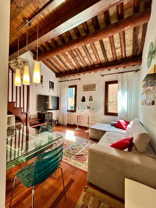 GuestHost - Elegant Apartment in Center of Padua