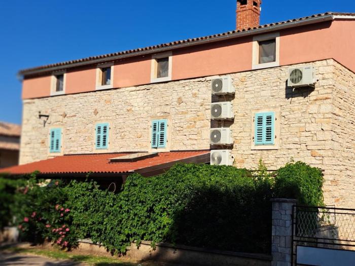 Apartment Eti and Mia mit Pool by Interhome