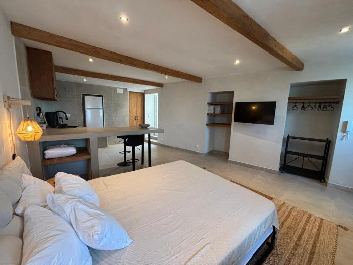 Templlo Residences Cozy Coastal Private Studios near Lisbon