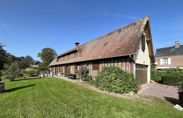 Maison normande authentique de 180 m2 avec un grand jardin et proche de la plage