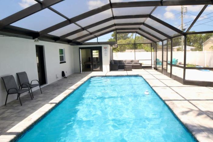 Family 2BR Heated Pool Home with Fire Pit in Seminole