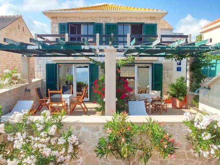 Apartment Apartments Villa Gracin by Interhome