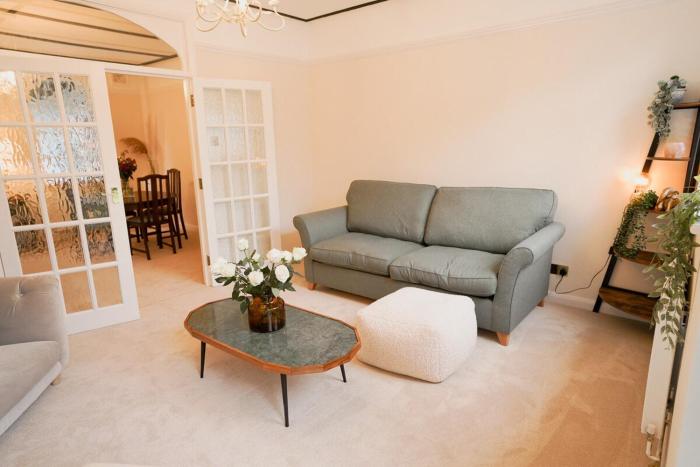 Tranquil Cottage & Garden by Esher Train Station