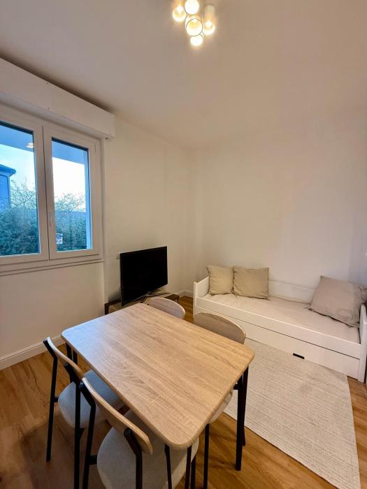 Cozy Apartment - Olimpics, Forum, Humanitas, Milan