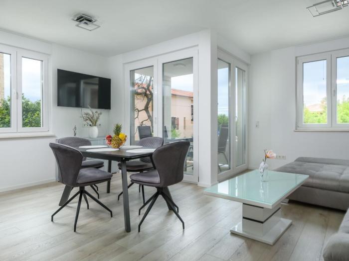 Apartment MA Premantura Luxus Apartment Nr- 2 mit Meerblick und Parkplatz für 2-2 Persone by Interhome