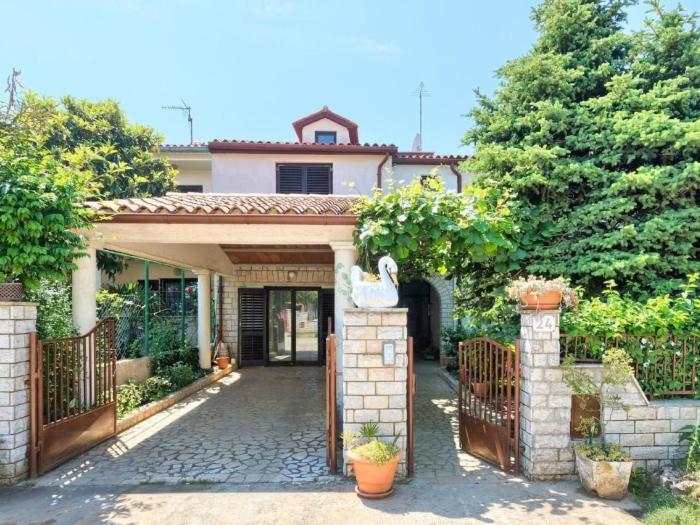 Apartment Wohnung in Valbandon in der Nähe des Strandes by Interhome