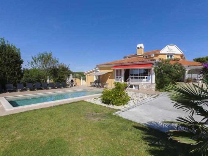 Holiday Home Villa Vedorna großes Wellness-Haus in Strandnähe- Pomer by Interhome