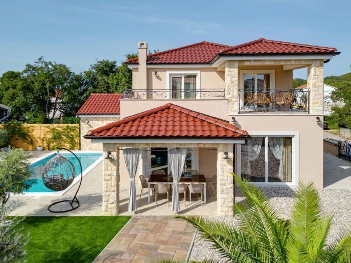 Holiday Home Villa Lukas und Ana mit Schwimmbad by Interhome