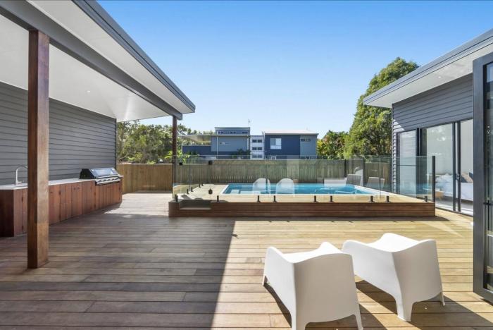 Brand New 4BR Beach House South Stradbroke, Pool