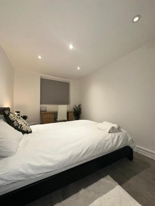 Quiet Kings Cross flat Steps from the Station