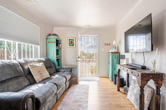 Southwest Escape 2 Bedroom with Private Entry and Patio