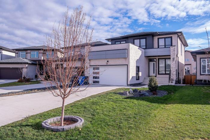 Beautiful Brand New Suite with Private Entrance and free on-site parking