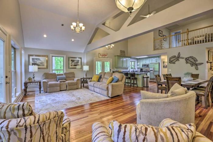 Dockside Lakefront Escape Deck Views