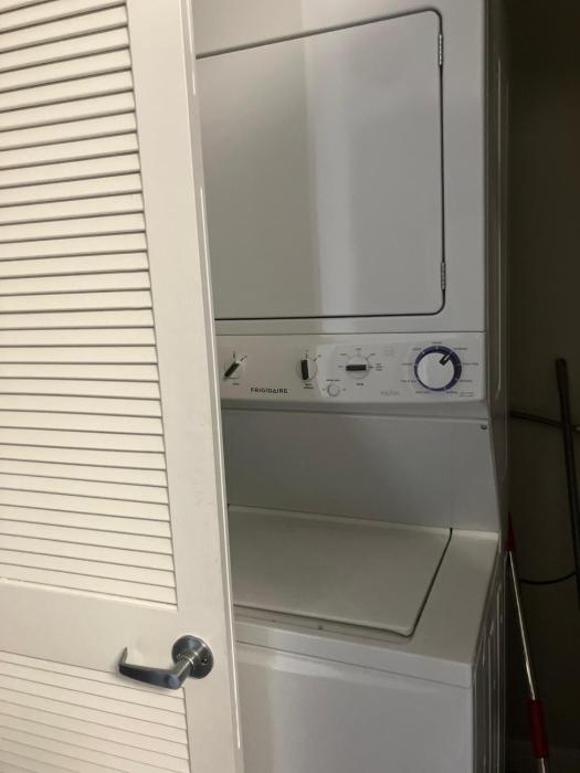 COZY ONE BEDROOM DOWNTOWN La