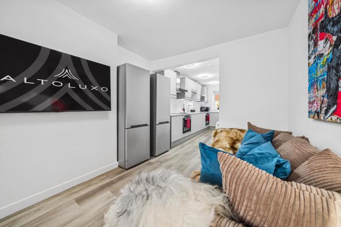 Cheap & Modern 5 BR Whole House in Central Bristol by AltoLuxo Short Lets & Serviced Accommodation with FREE WiFi and Parking
