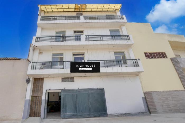 Super Townhouse Mundka Metro Station Delhi Formerly Hotel Hazel