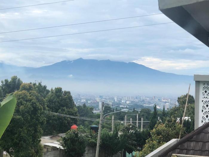 Villa Emili Bandung - A Cozy and Spacious Home