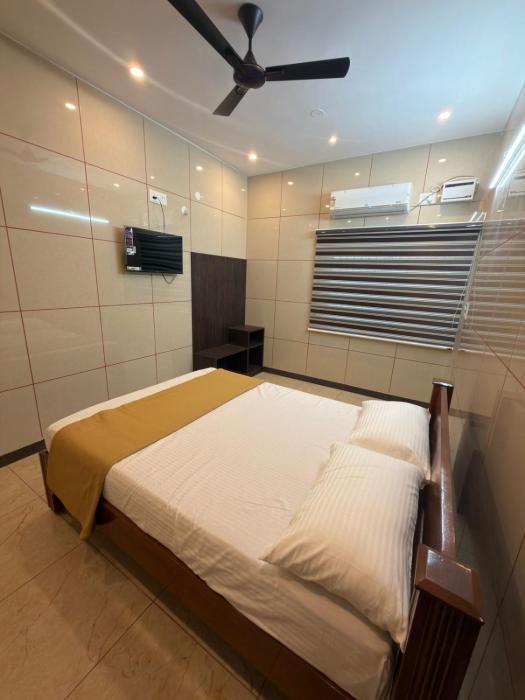 ARS INN AND MINI HALL Vellore