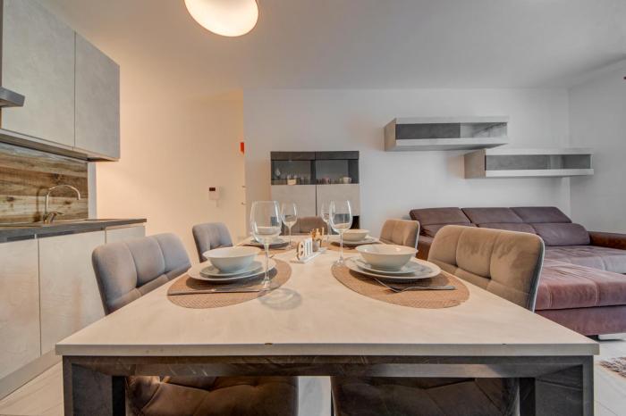 Central 3BR Apartment -Sliema Tigné Steps from Sea