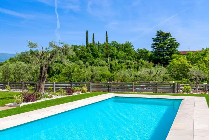 LE CALLE - Peaceful Nature Retreat with Pool & Forest Walks