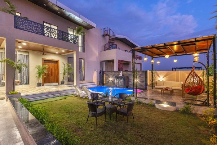 ELIVAAS Signature Shreya Blossom Retreat 4-BHK Retreat With Private Pool, Gazebo, Garden, Bar & Scenic Aravali Views
