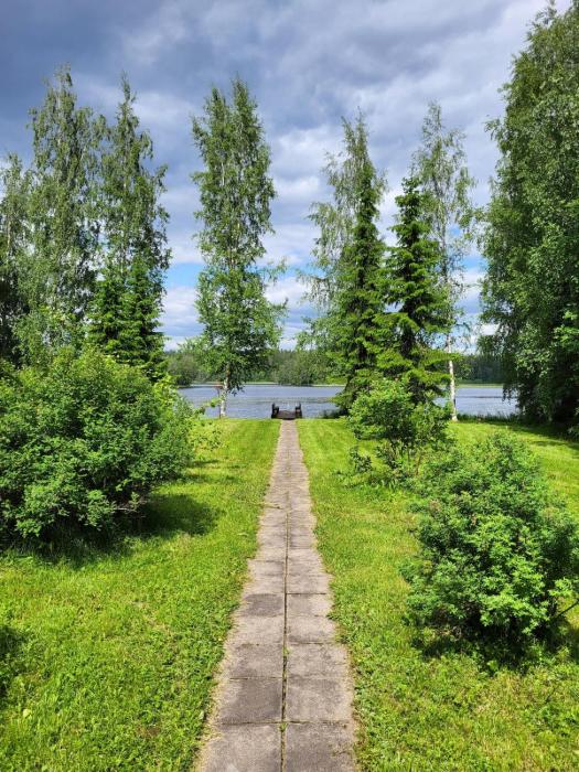 Beautiful cottage by the lake